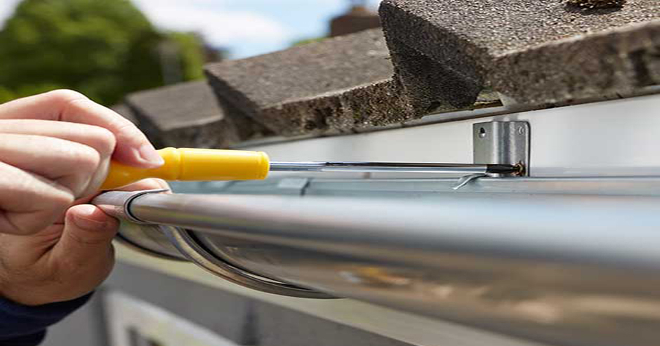 Gutter Repair technician Los Angeles CA